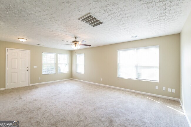 Building Photo - 2791 Groovers Lake Point