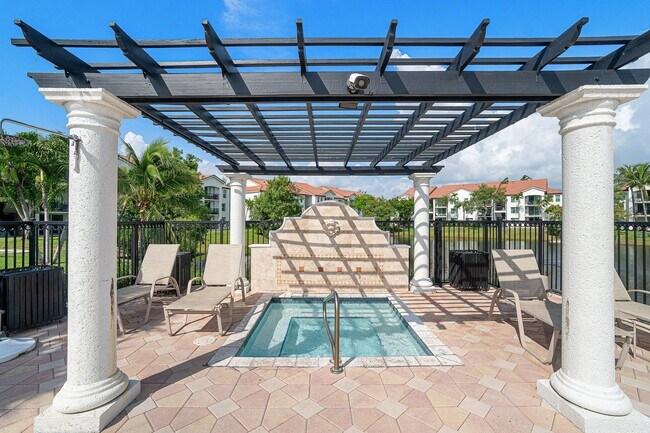 Building Photo - 1013 Villa Cir