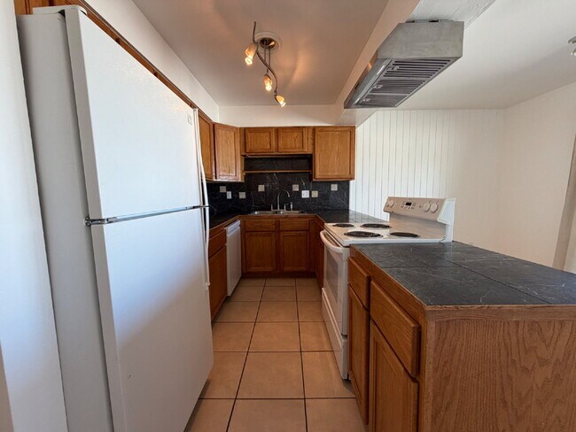 Building Photo - Spacious 2-Bedroom Condo with Fireplace, Private Patio & In-Unit Laundry in DTC!