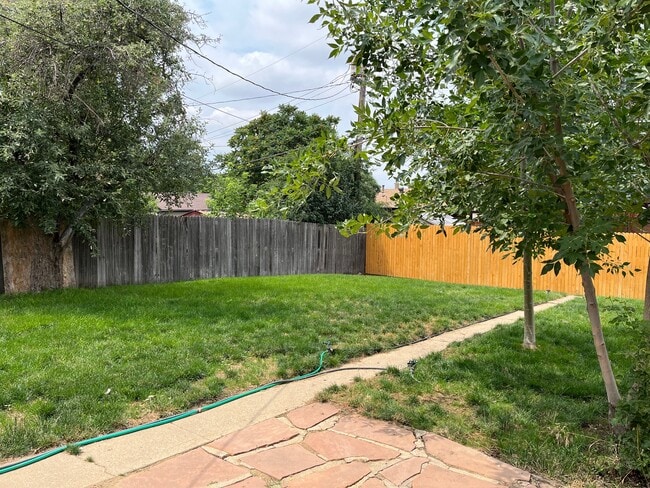 Building Photo - 8521 Crescent Dr