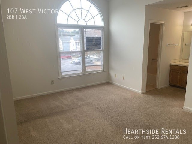 Building Photo - 107 W Victoria Ct