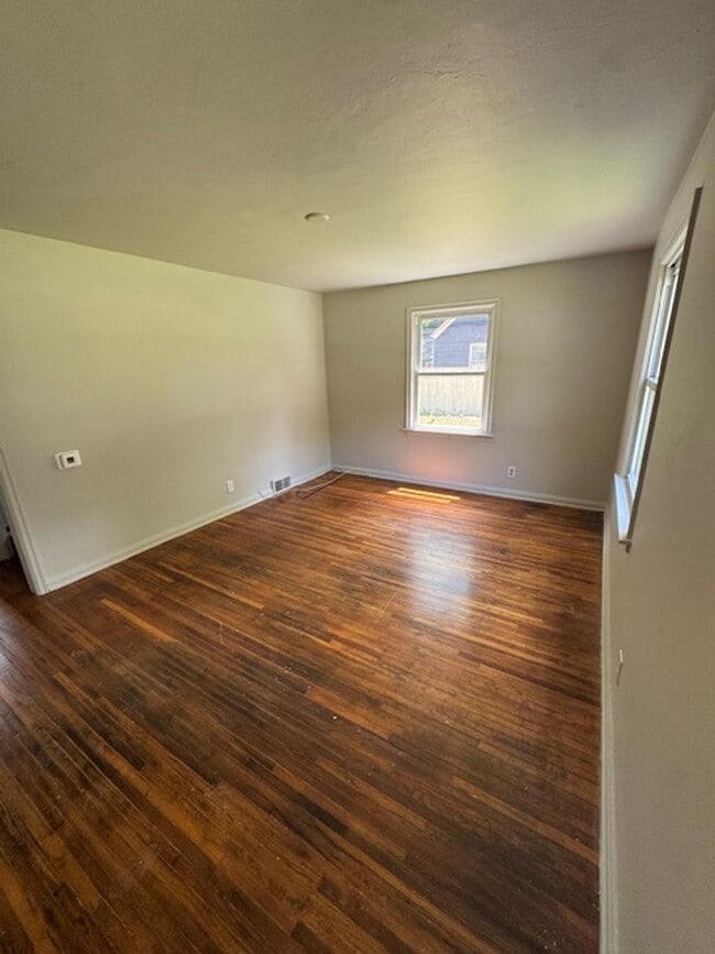 Building Photo - 4615 Plaza Dr