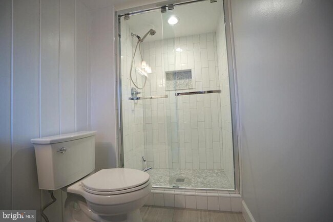 Building Photo - 322 Sugarland Run Dr