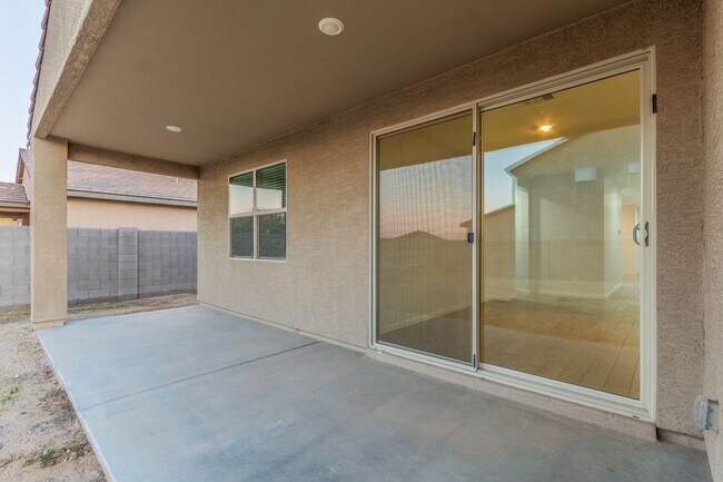 Building Photo - Stylish Living Near Queen Creek – Welcome ...
