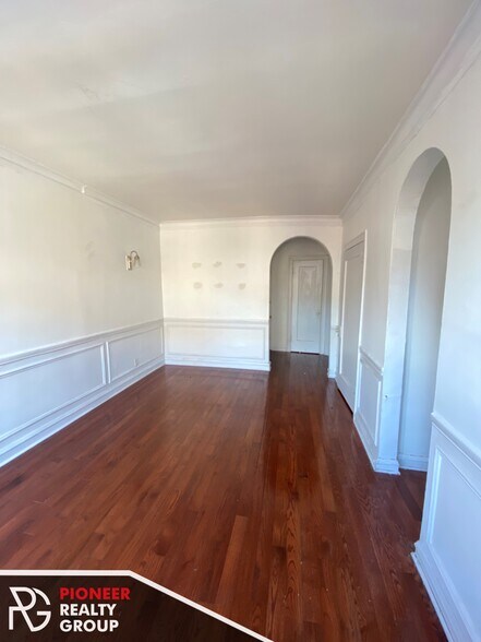 Building Photo - 546 W Surf St