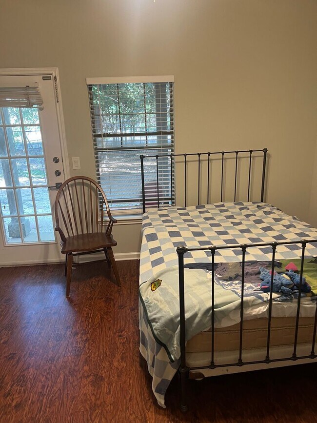 Building Photo - Northwest Townhome