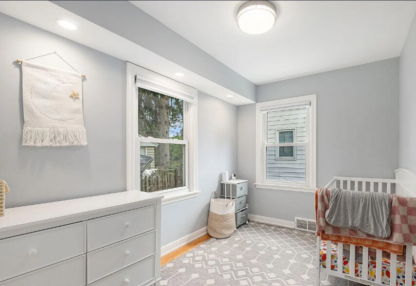 Building Photo - 2125 Englewood Dr SE