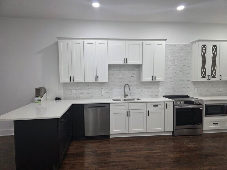 KITCHEN - 2715 Delaware Ave