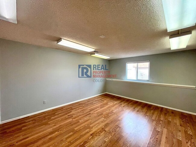 Building Photo - 3670 Gingham Way