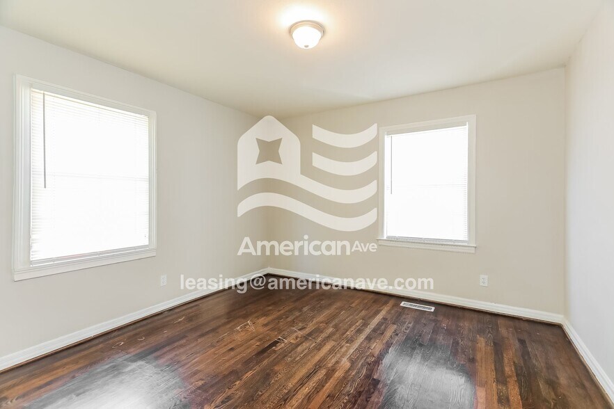 Building Photo - 9040 Belvoir Dr