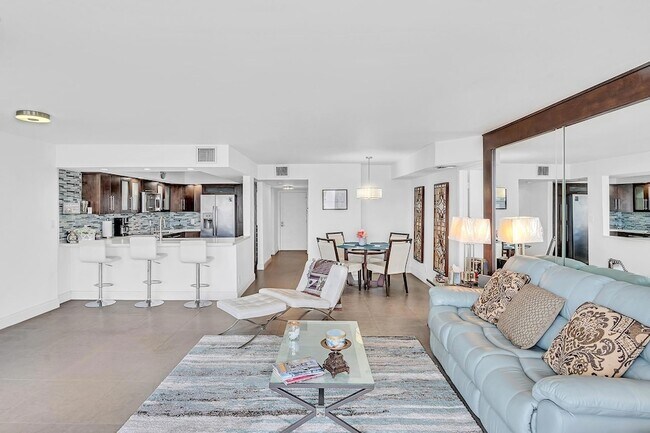 Building Photo - 525 N Ocean Blvd