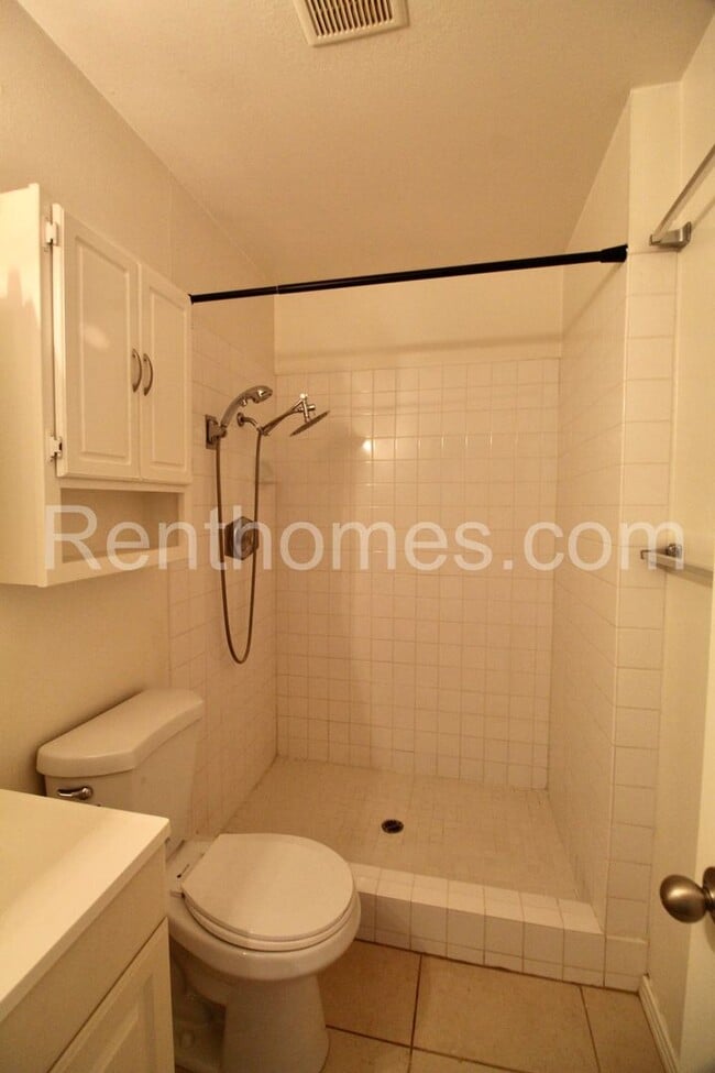 Building Photo - 8616 Longwood St