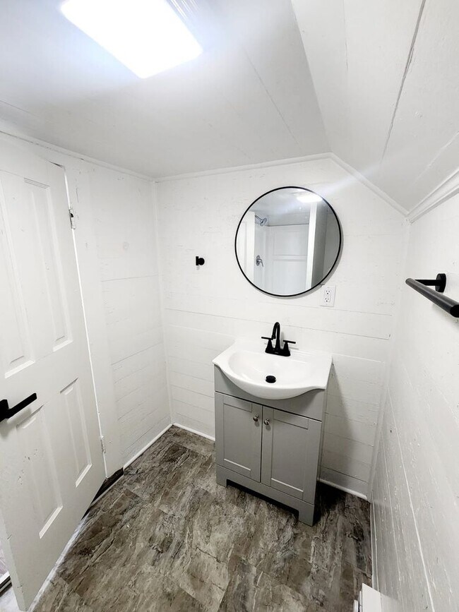 Building Photo - 931 W Wayne St