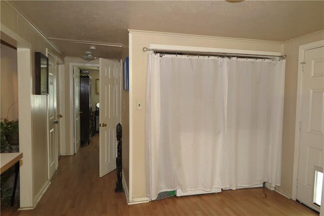 Building Photo - 1310 Pine St