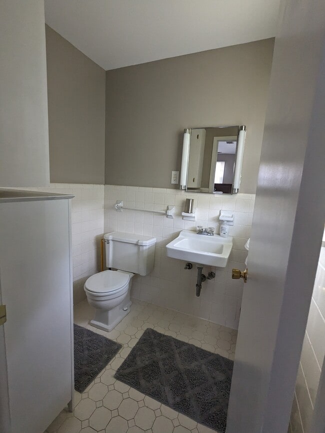 Building Photo - 804 Mixon Dr