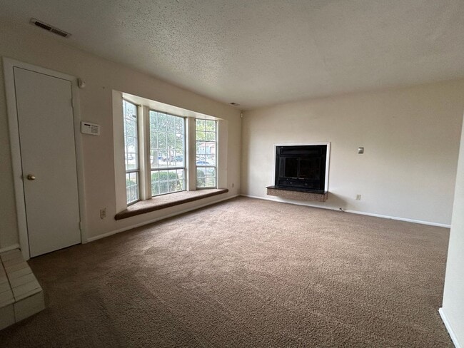 Building Photo - ? Move-In Ready 3BR Townhome | Ask About Our ZERO Deposit! ?