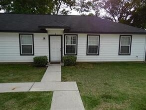 Building Photo - 204 W Worsham St