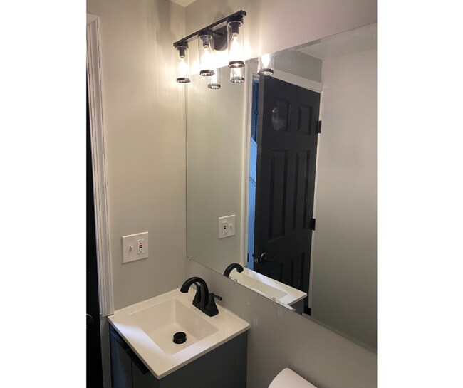 Building Photo - 5019 Belair Rd