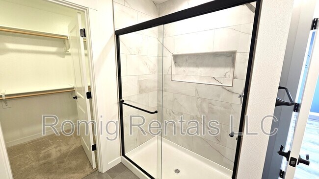 Building Photo - 906 NW 178th St