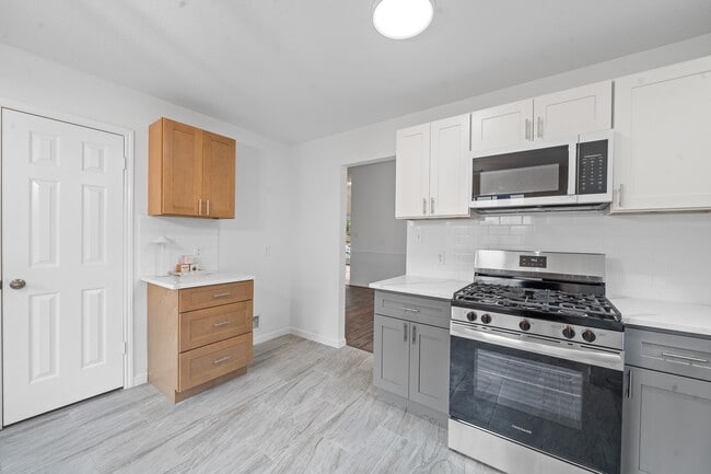 Building Photo - 22719 Old Church Ln