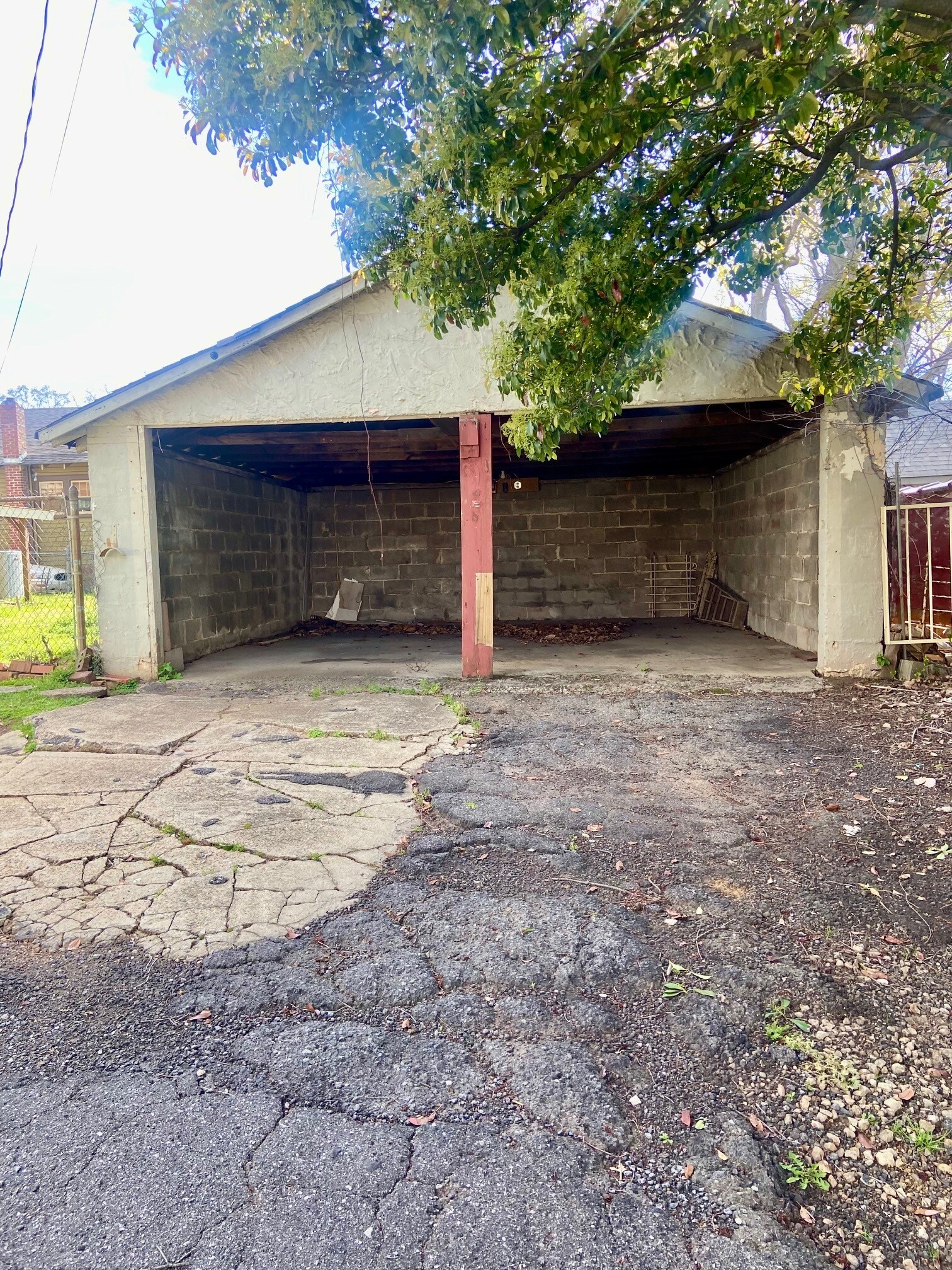 Building Photo - 626 10th Ave S