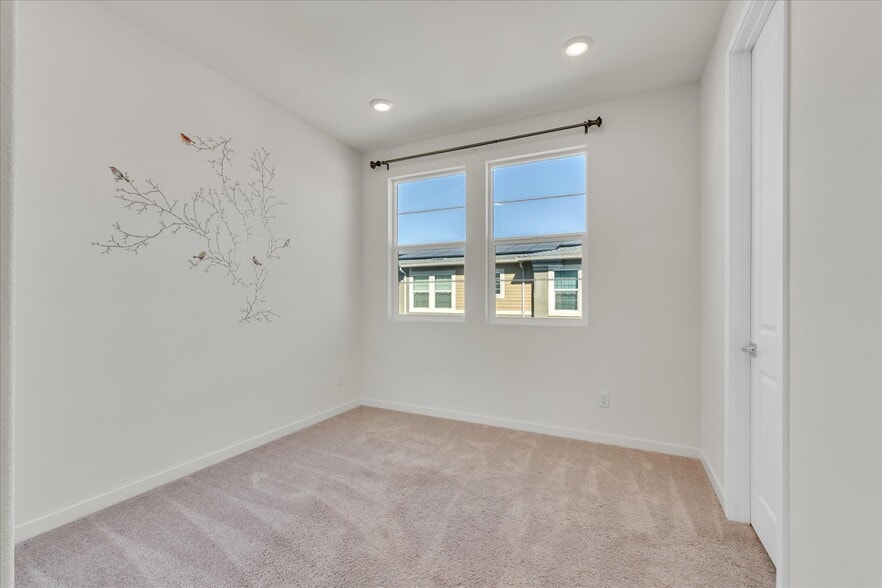 Building Photo - 27116 Valley Oak Pl