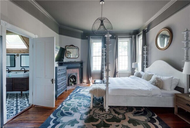 Building Photo - 383 Park Ave SE