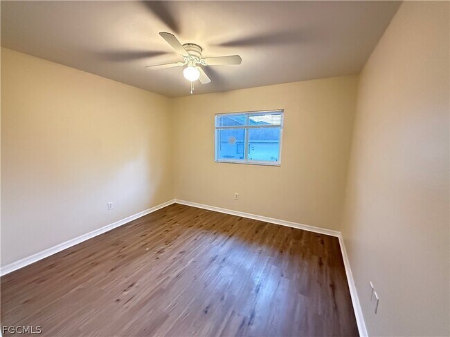 Building Photo - 2217 Leda Ave S