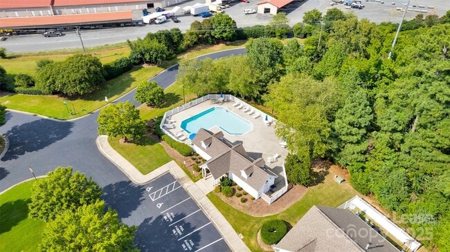 Building Photo - 315 Deep Water Ln