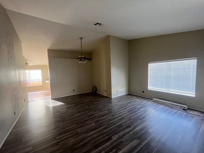 Building Photo - 39510 Sunrose Dr