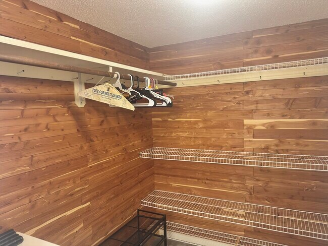 Building Photo - 282 Place Ln