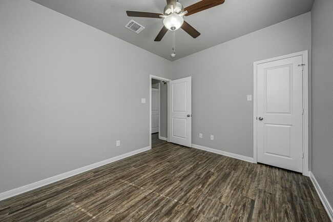 Building Photo - 8227 Bluefield Dr