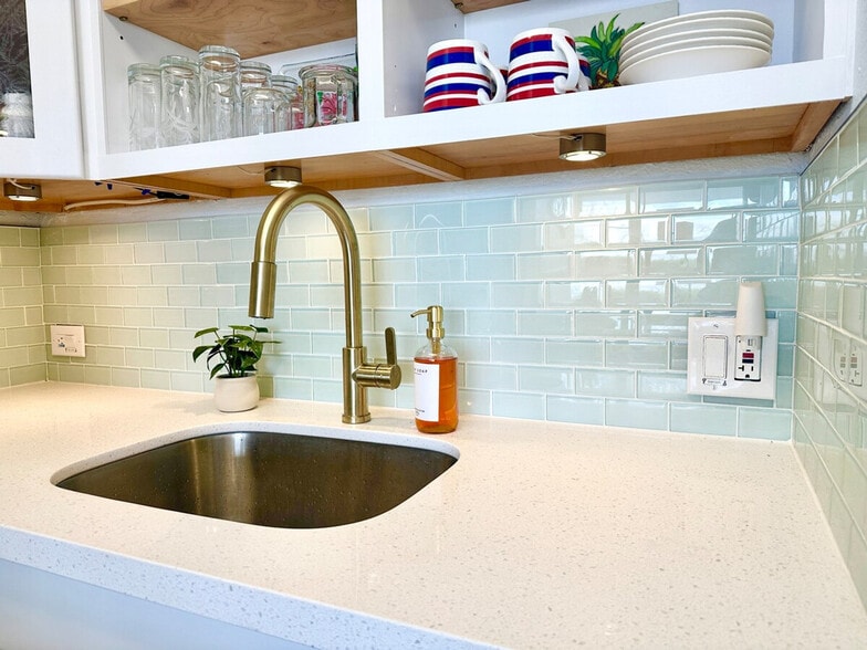 Building Photo - 190 Hauoli St