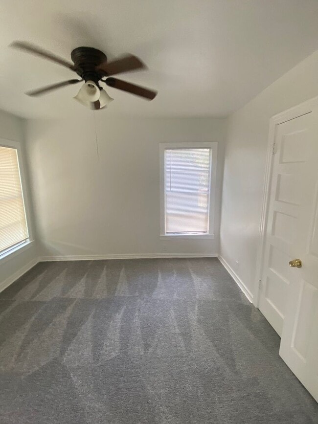 Building Photo - 3 Bedroom 1 Bath House Near Westmoreland R...