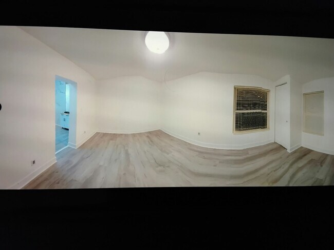 Building Photo - 505 Temple St