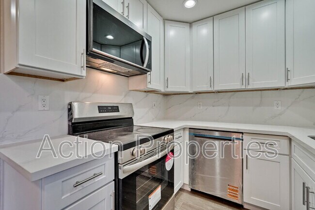 Building Photo - 685 Foxtail Dr