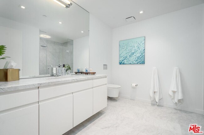 Building Photo - 9000 W 3rd St