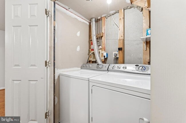 Building Photo - 127 College Station Dr