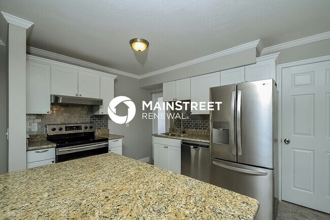 Building Photo - 3 Bedroom Pet-Friendly Home in Winter Haven, FL with Main Street Renewal