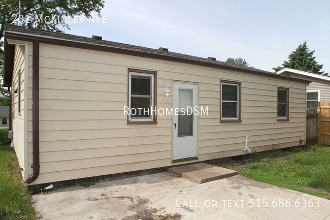 Building Photo - 3-4 Bedroom 1 Bath Ranch Style Home Full B...