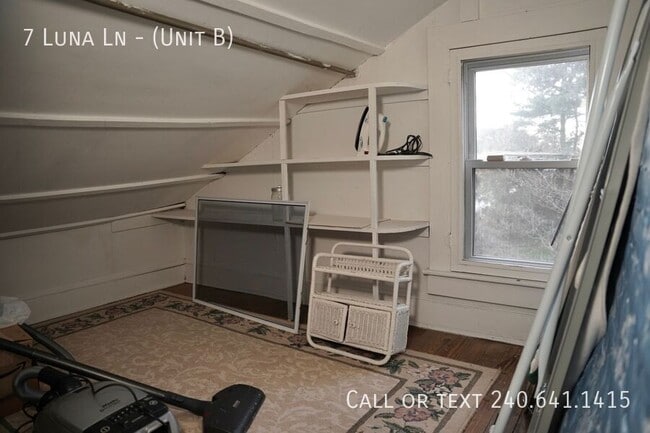 Building Photo - 7 Luna Ln