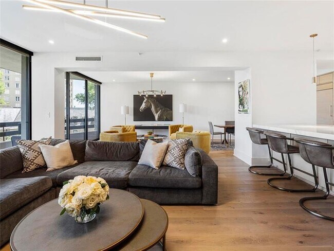 Building Photo - 2660 Peachtree Rd NW