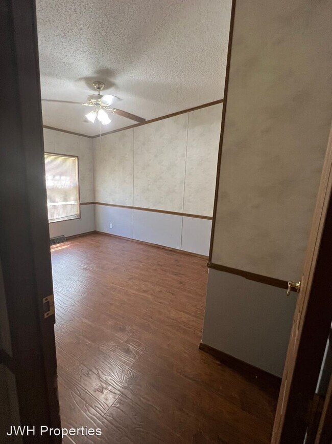 Building Photo - 3 br, 2.5 bath House - 681 Red Chute Lane