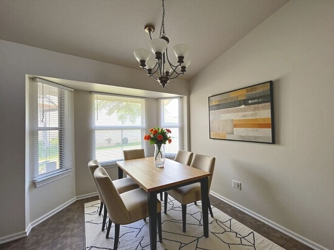 Building Photo - 4714 Mesa Dr