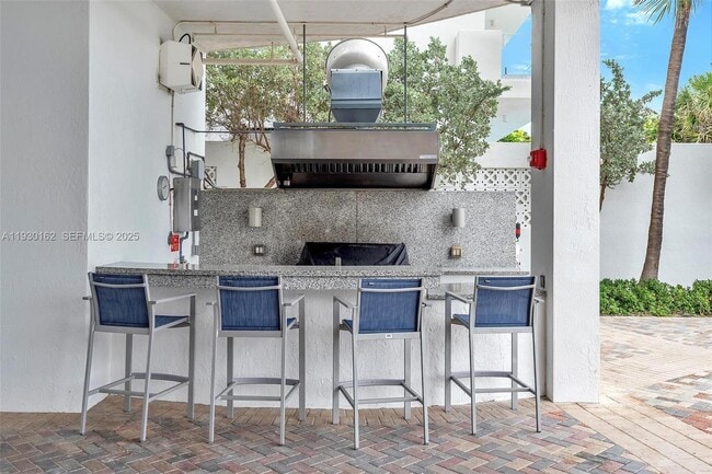 Building Photo - 6515 Collins Ave