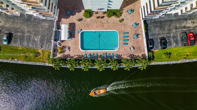 Building Photo - 401 Golden Isles Dr