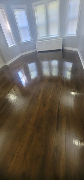 Building Photo - 8043 S Maryland Ave