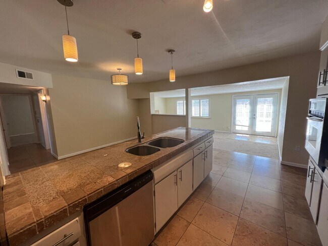 Building Photo - 7417 E Cambridge Ave