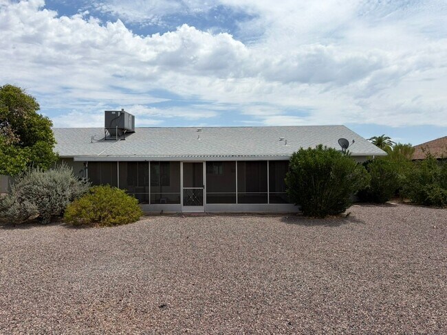 Building Photo - 20018 N Lakeforest Dr