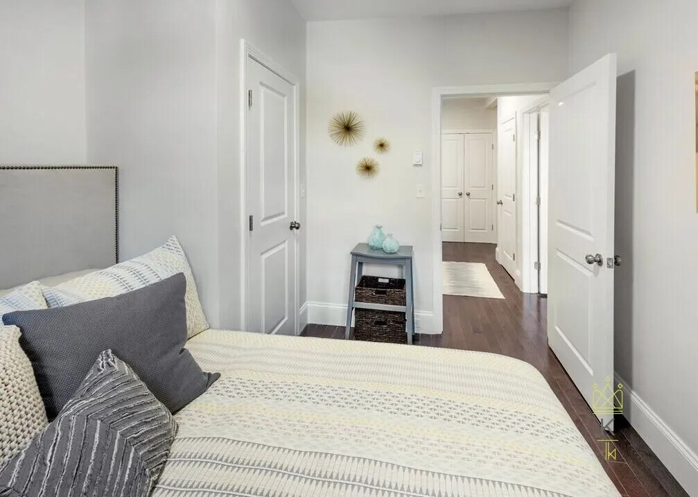 Building Photo - 6 Clearway St